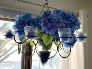 lot 142 image: Hanging Floral Ten Candle Chandelier