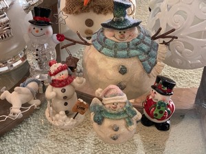 lot 286 image: Snowman Lot