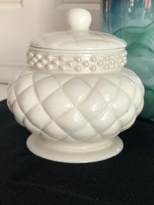 lot 527 image: Home Decor Items