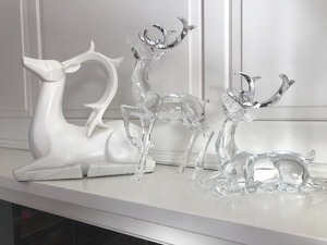 lot 520 image: Decorative Lantern and Reindeer Figurines