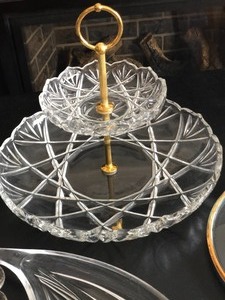 lot 532 image: Beautiful Glassware