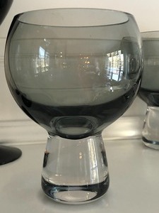 lot 517 image: Smokey and Black Colored Stemware