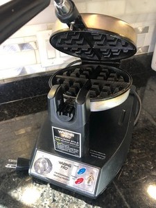 lot 44 image: Waring Pro Waffle Maker