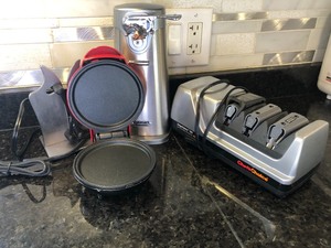 lot 326 image: Small Kitchen Appliances