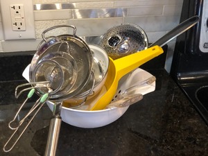 lot 402 image: Got Things to Drain and Strain