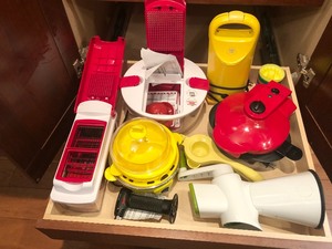 lot 26 image: Fun Lot of Great Kitchen Gadgets