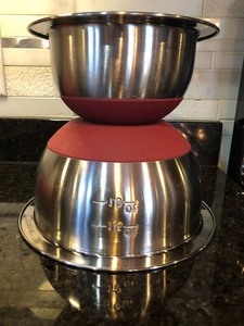 lot 343 image: Wolfgang Puck Mixing Bowl Set