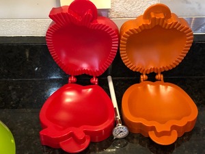 lot 332 image: Various Kitchen Gadgets