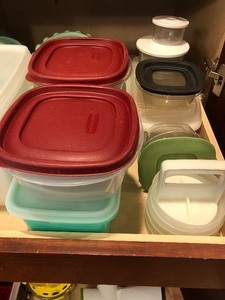 lot 24 image: Plastic Food Storage Containers