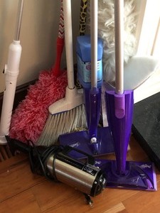 lot 537 image: Home Cleaning Items
