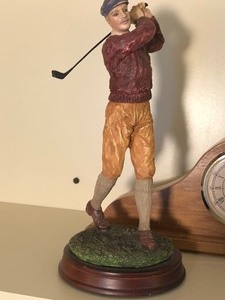 lot 166 image: Three Decorative Clocks and Golfer Figurine