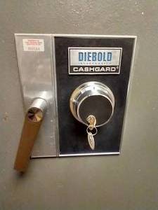 lot 3 image: Diebold Cashgard UpperLower TL-15 Bank Safe
