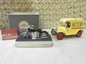 lot 49 image: (C-4) Ertl Diecast 1913 Model T Van...