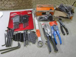 lot 51 image: (EW4) Assorted Hand Tools...