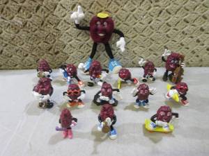 lot 53 image: (EC1) Assorted California Raisins...