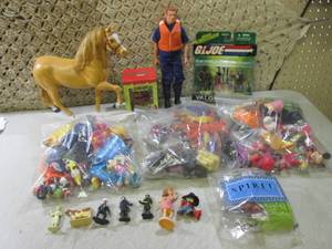 lot 55 image: (CSB) Lot of Assorted Toy Figures a...