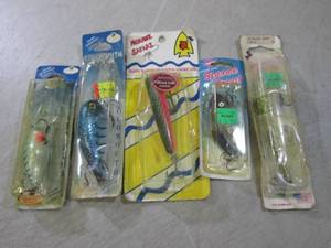 lot 57 image: (EC1) Fishing Lures...
