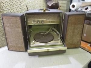 lot 65 image: (RMDR) Vintage Motorala Stereophoni...