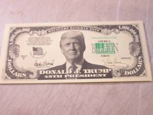lot 89 image: (CNTR) Lot of 10 Donald Trump 45th ...
