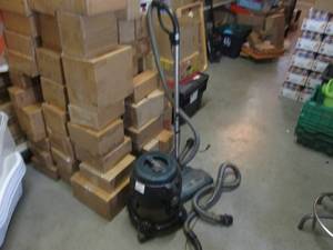lot 148 image: (BR1) Hyla Vacuum Cleaner...
