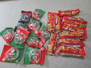 lot 190 image: (B-3) 20 Assorted Candy Bars Past D...