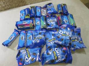 lot 195 image: (C-3) Assorted Oreo Cookies Past Da...