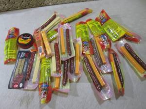 lot 203 image: (B-3) Assorted Slim Jim Meat and Ch...