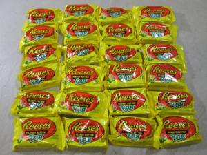 lot 232 image: (B-1) 24 Reeses Peanut Butter Eggs ...