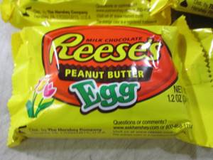 lot 233 image: (B-1) 24 Reeses Peanut Butter Eggs ...