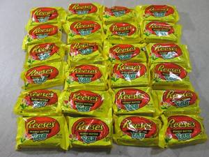 lot 234 image: (B-1) 24 Reeses Peanut Butter Eggs ...