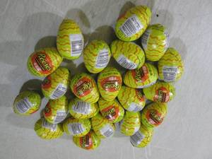 lot 243 image: (B-3) 24 Resses Peanut Butter Creme...