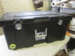lot 254 image: (EW5) Sterilite Storage Container...