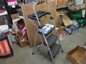 lot 282 image: (RMDR) Werner StepRight Step Stool...