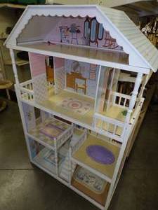 lot 25 image: Large Doll House