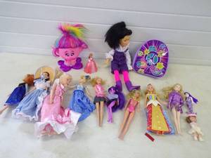 lot 27 image: Vintage Barbies and Dolls