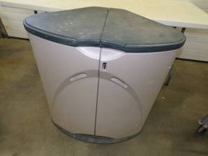 lot 36 image: Rubbermaid Storage Shelf