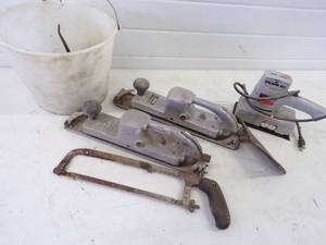 lot 44 image: Pair of Orbital Air Sanders, Skil Sander, Hacksaw and Oil Can