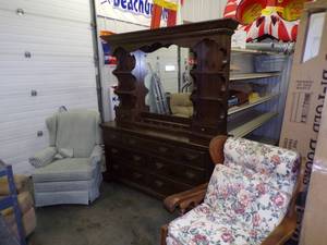 lot 52 image: Large Vintage Bedroom Dresser with Mirror and 2 Chairs