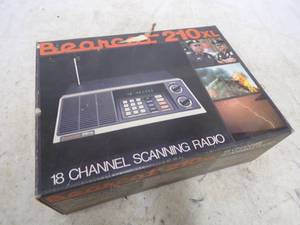lot 67 image: Vintage Bearcat 210xl 18 Channel Scanning Radio