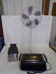 lot 69 image: Indoor Grill, Deep Fryer and Pedestal Fan
