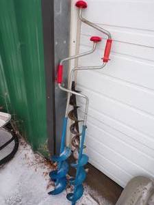 lot 71 image: Ice Augers