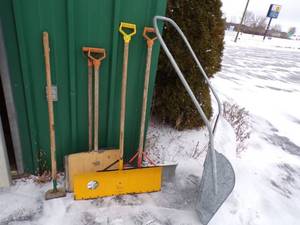 lot 73 image: Snow Shovels and Scraper