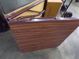 lot 89 image: Folding Table