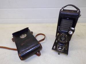 lot 12 image: Fantastic Condition Kodak Jr. # 1-A Camera with Case