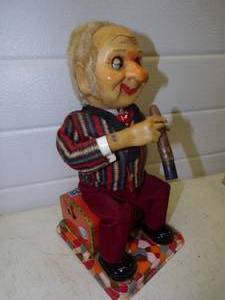 lot 5 image: Vintage TN Tin Novelty Toy