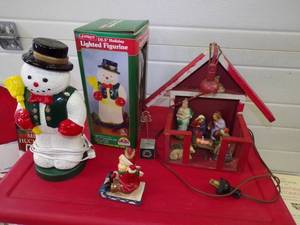 lot 122 image: Vintage Christmas Lot