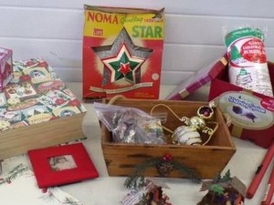 lot 119 image: Great Vintage Christmas Lot