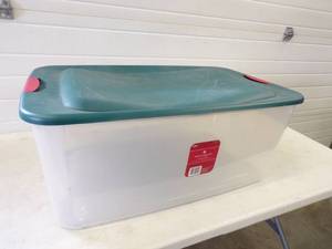 lot 123 image: Large Storage Tote with Lid