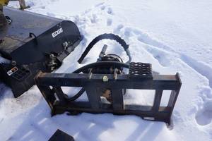 lot 10 image: 2020 Universal Mount Bobcat Skid Loader Skid Steer Hydraulic Auger Attachment