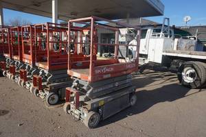 lot 7 image: Sky Jack Model SJIII 3219 Scissors Lift